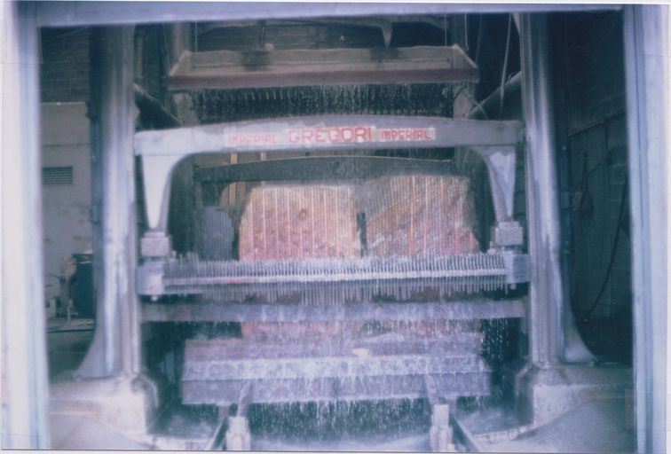 Carrière de marbre et usine de taille de matériaux de construction Anglade, puis Fougerolles, actuellement La Pierre de France