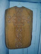 chasuble, étole de clerc, voile de calice : ornement or