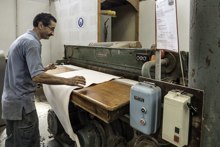 usine textile (usine de drap) Sicard et Prades, puis Sicard et Théron, puis Bernat, actuellement tannerie Valeix