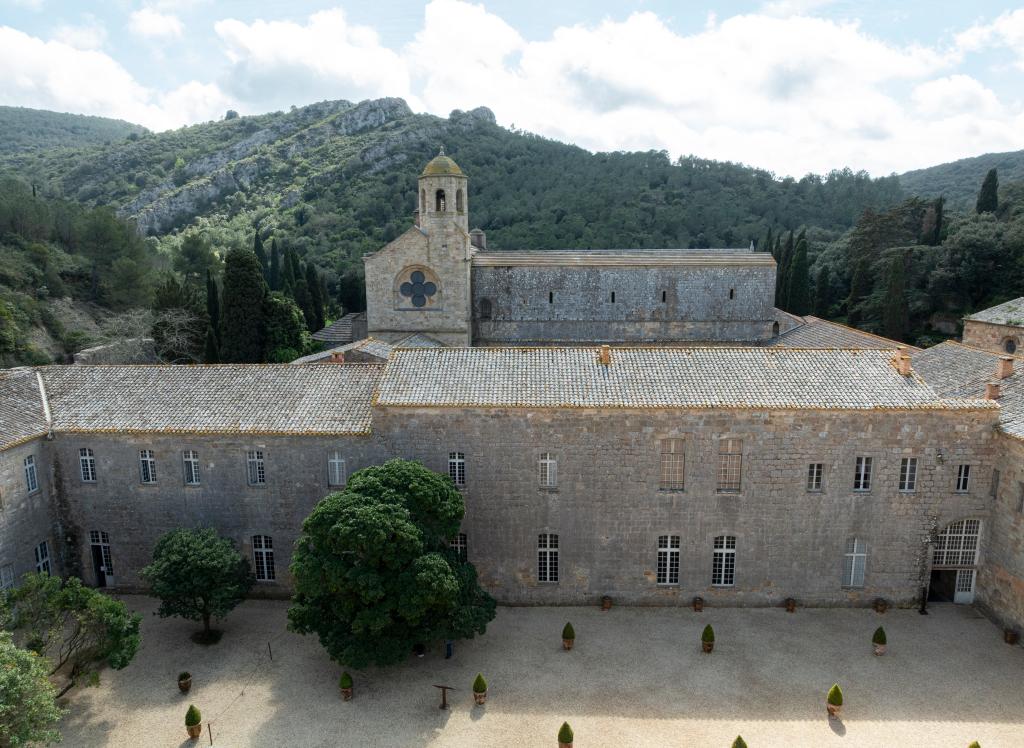 Aile nord du cloître : ancien réfectoire des moines, cuisine, dortoir, bibliothèque