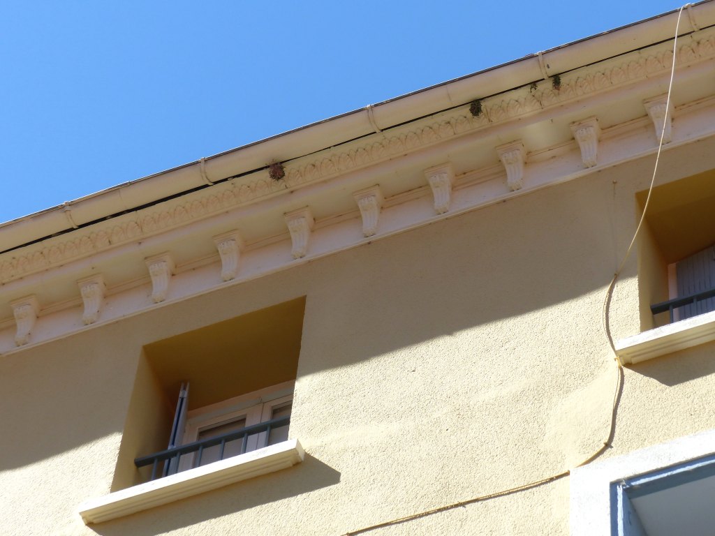 immeuble à logement et pharmacie