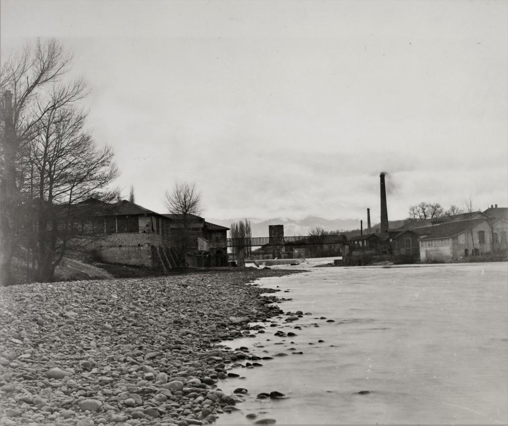 Ancien moulin à foulon et à farine, puis ancien moulin à papier, puis ancienne usine à papier Janole et Bergès achetée par la société Lacroix (Riz-Lacroix) - Mazères-Nord