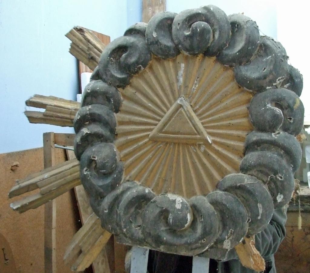 autel tombeau, gradin d'autel, tabernacle et retable architecturé