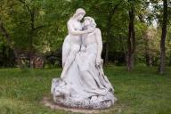 groupe sculpté : La muse consolatrice - rêve de poête