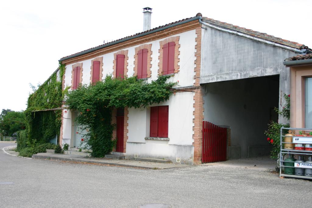 ancien magasin de commerce, débit de boissons et maison, actuellement maison