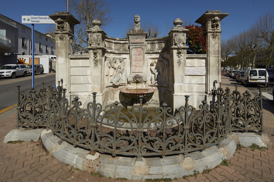 monument (monument commémoratif), fontaine monumentale, de Jean Martin Charcot