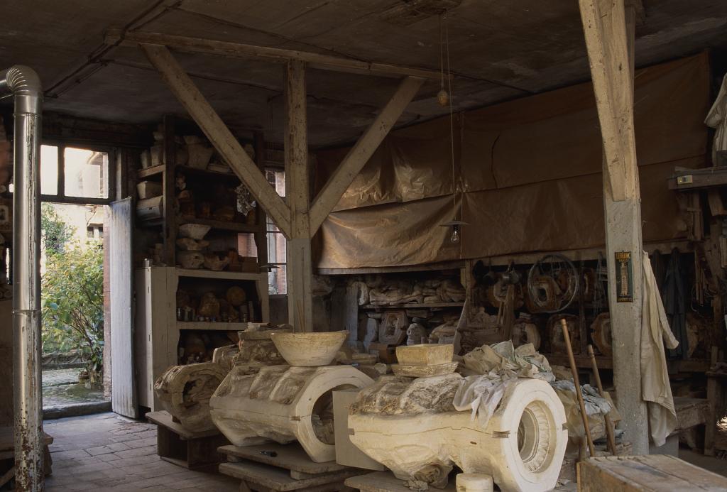 usine de céramique, manufacture d'ornements en terre cuite Giscard