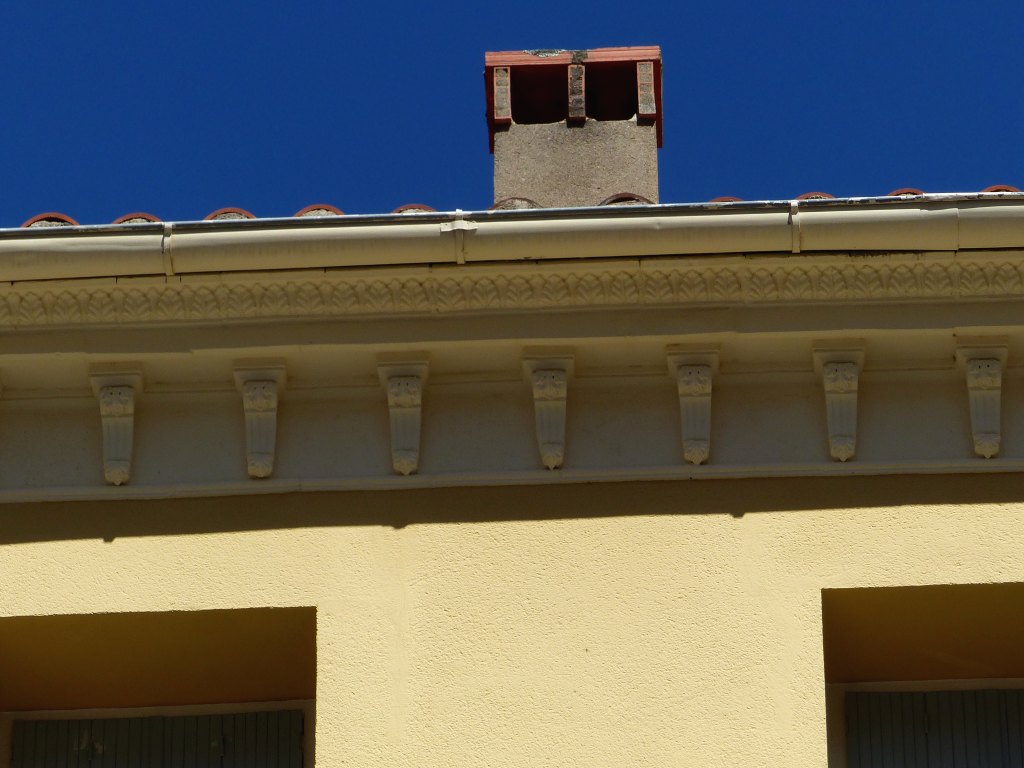immeuble à logement et pharmacie