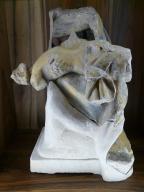 fragment de groupe sculpté : Pietà