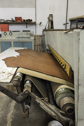 usine textile (usine de drap) Sicard et Prades, puis Sicard et Théron, puis Bernat, actuellement tannerie Valeix