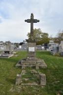 croix de cimetière et tombeau de l'abbé Porcel, curé de La Capelle Saint-Martin