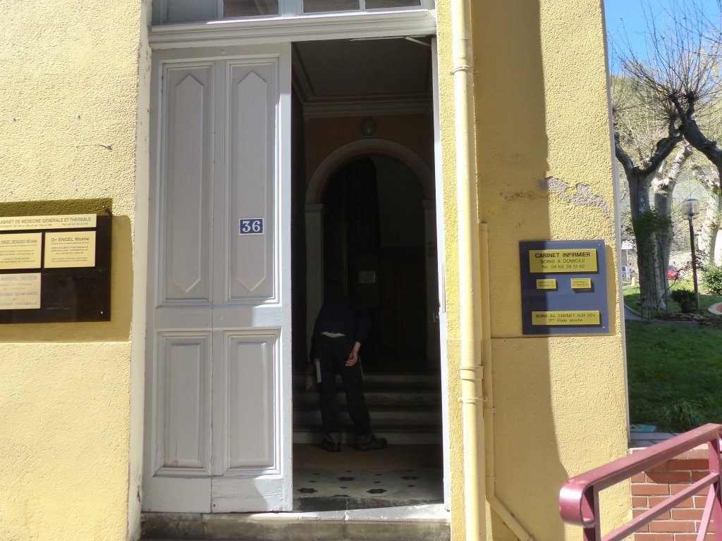 immeuble à logement et pharmacie