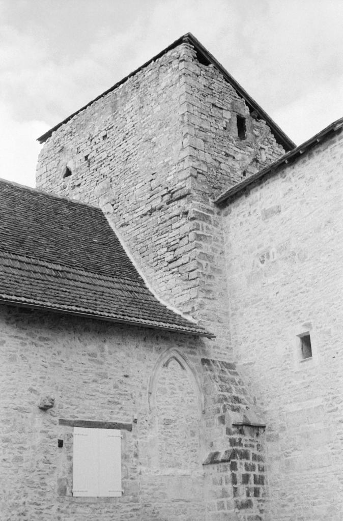 édifice à fonction non identifiée : château ?
