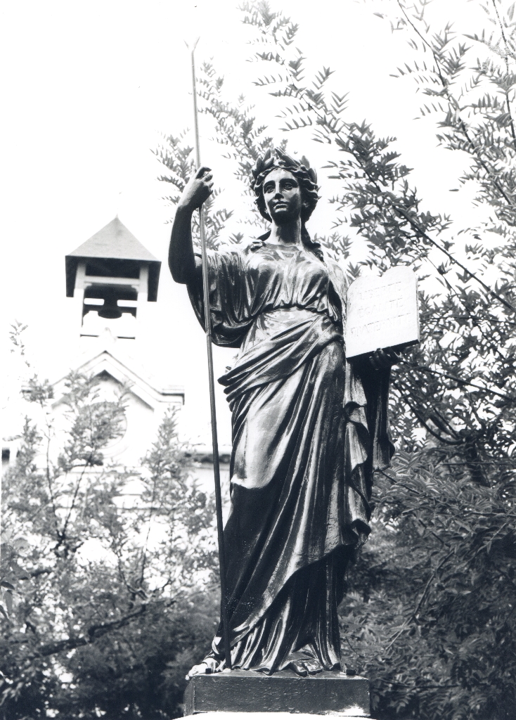 monument (monument commémoratif), fontaine monumentale, République ou Marianne à la Constitution