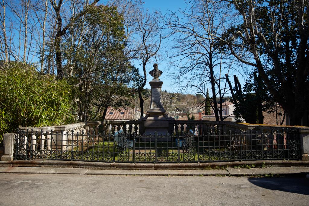 monument (monument commémoratif), du docteur Privat