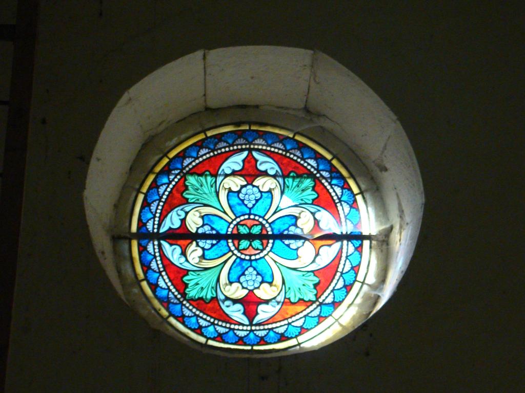 ensemble de 4 verrières hagiographiques (baie 3 à 6) : Saint Jean-Baptiste, Saint Dominique, Saint Antoine le Grand, Sainte Justine de Padoue et d'une verrière décorative (baie 7)