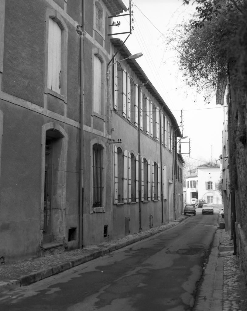 Usine de teinturerie Bernard, puis usine de préparation de produits textiles et d'apprêt des étoffes Delpon, Bruguière-Fontenille, Boissière fils aîné et ses frères et Cie, actuellement bâtiment administratif d'entreprise SOCAH et logement