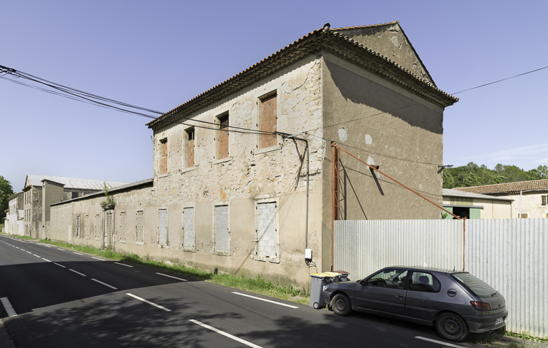 usine textile (usine de drap) Sicard et Prades, puis Sicard et Théron, puis Bernat, actuellement tannerie Valeix