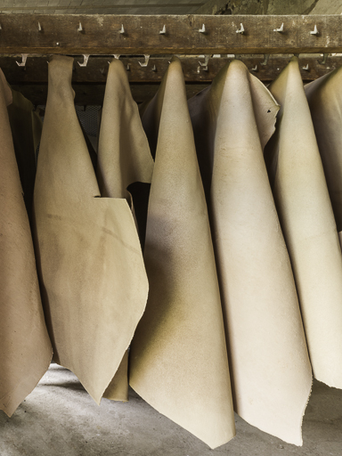 usine textile (usine de drap) Sicard et Prades, puis Sicard et Théron, puis Bernat, actuellement tannerie Valeix