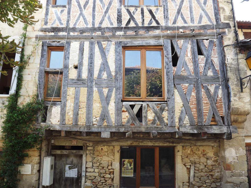 ensemble de maisons à pans de bois