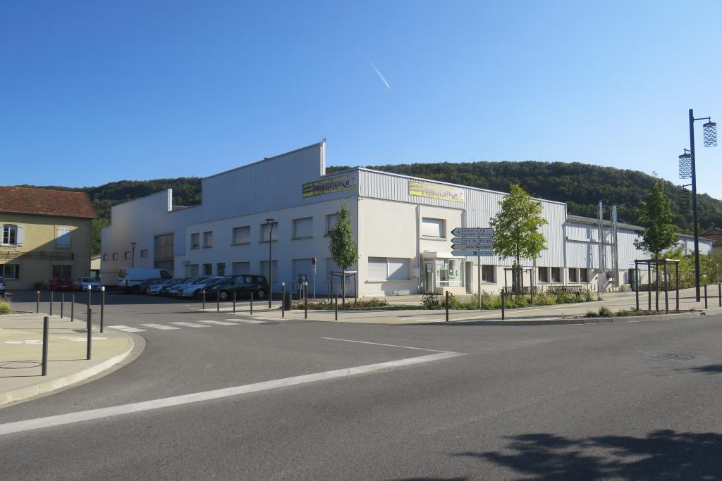entrepôt industriel de transport Limouzy ou Mazinter, actuellement centre sportif municipal