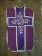 chasuble, bourse de corporal, voile de calice, manipule, étole de clerc : ornement violet 2