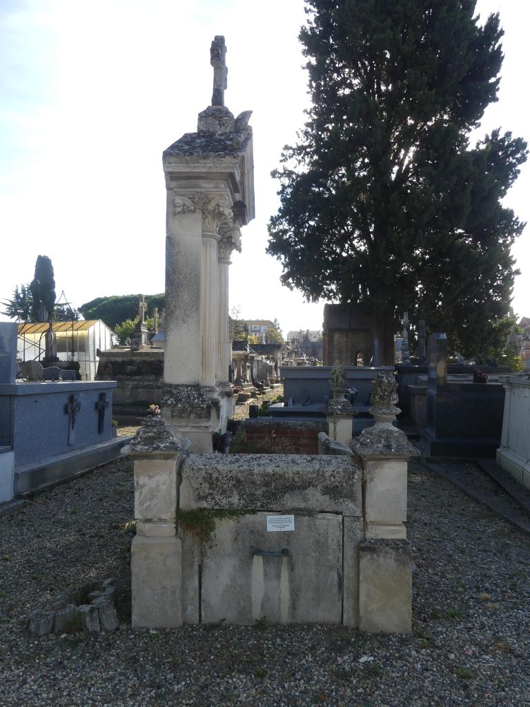 tombe, trapèze B, couronne, n°245, tombeau de Jean et Emile Gibert