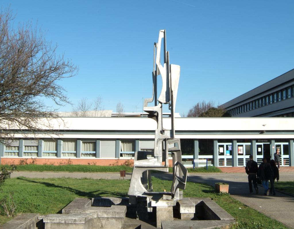 sculpture en ronde-bosse : sans titre