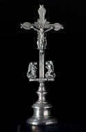 croix d'autel : Christ en croix adoré par 2 anges