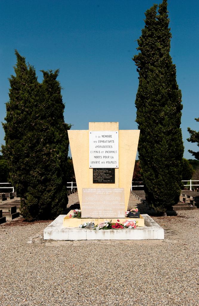 cimetière de l'ancien camp de concentration de la guerre de 1939-1945