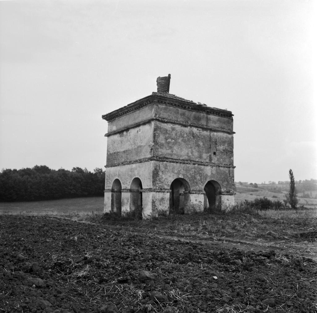 pigeonnier de l'ancienne abbaye cistercienne de Lagarde-Dieu