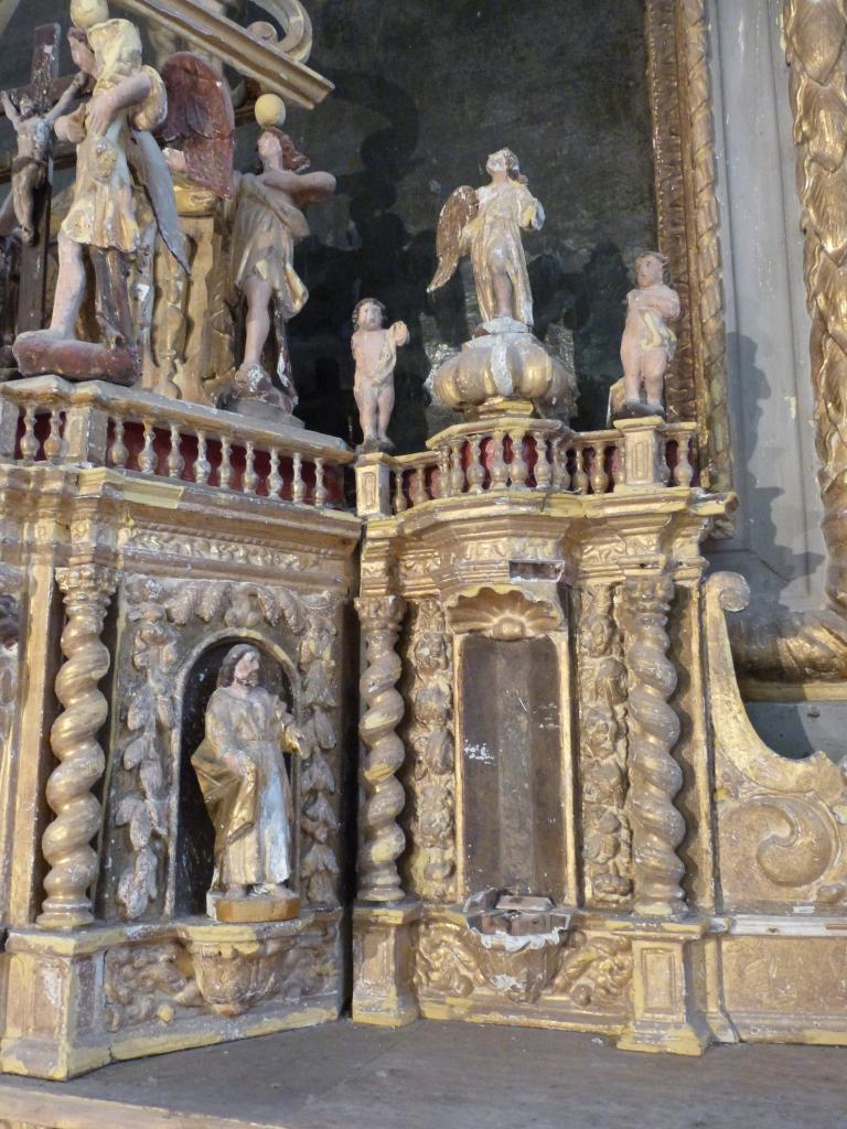 ensemble du maître-autel : autel, tabernacle à ailes et exposition, retable et tableau : Crucifixion