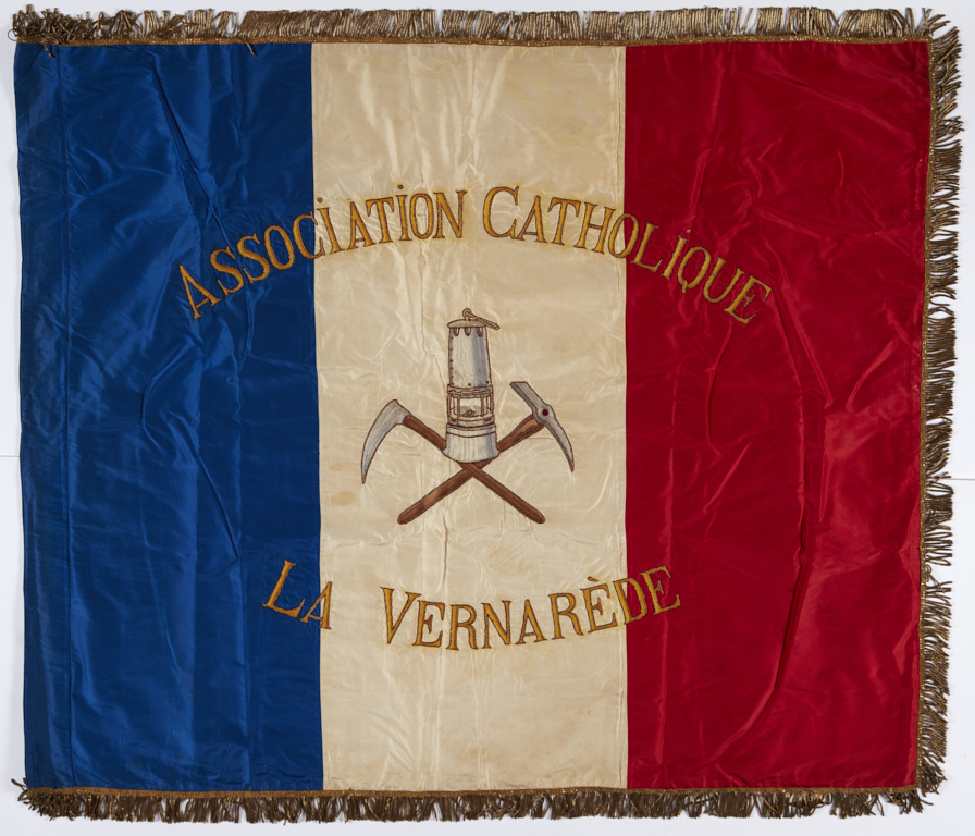 drapeau de l'association catholique de La Vernarède