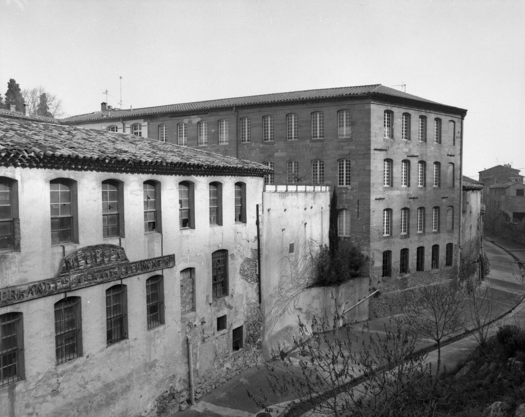 Usine de teinturerie Bernard, puis usine de préparation de produits textiles et d'apprêt des étoffes Delpon, Bruguière-Fontenille, Boissière fils aîné et ses frères et Cie, actuellement bâtiment administratif d'entreprise SOCAH et logement