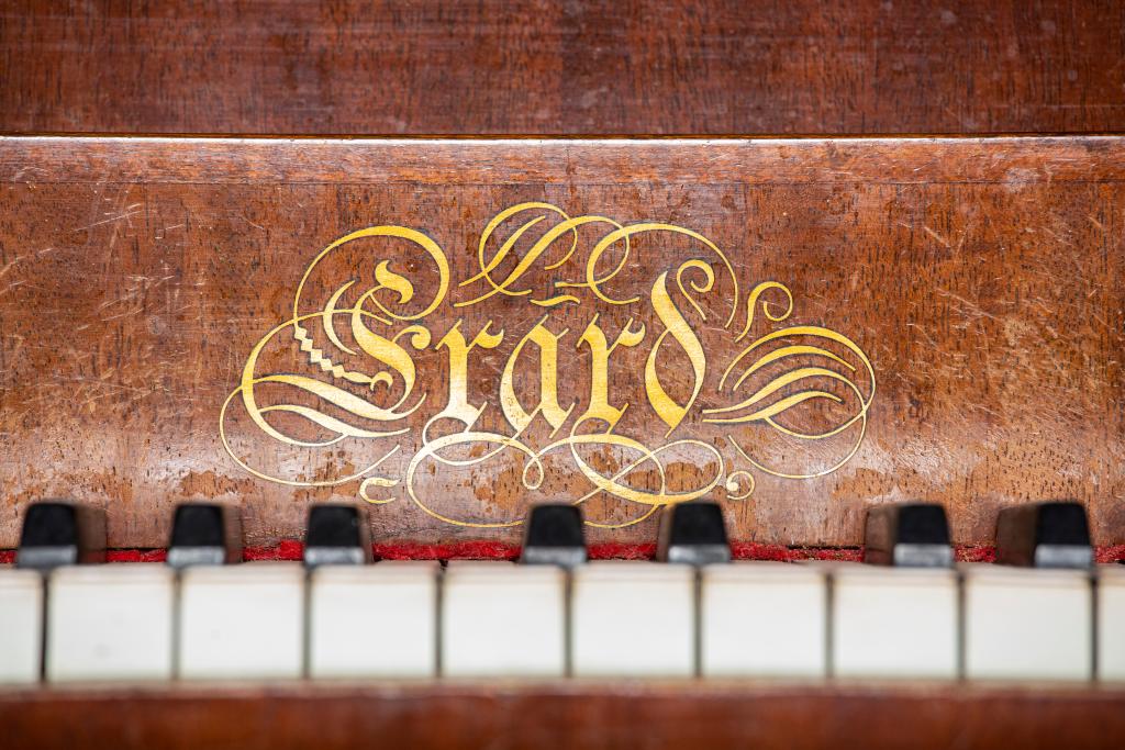 Piano Erard, droit
