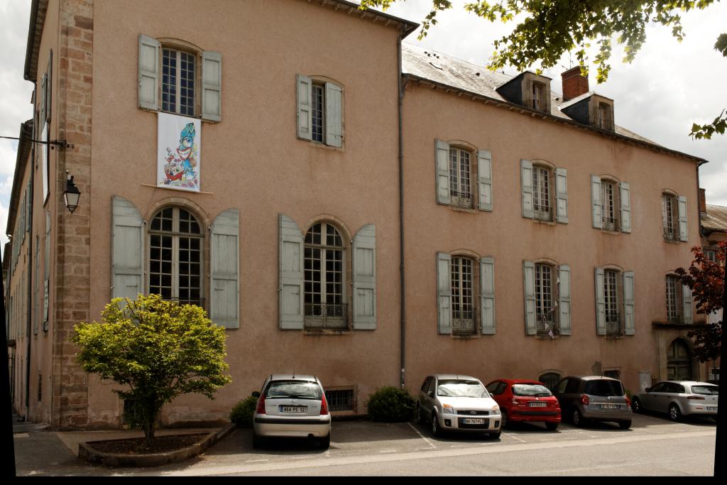 Vue des élévations sur la rue du Quai, depuis le nord.