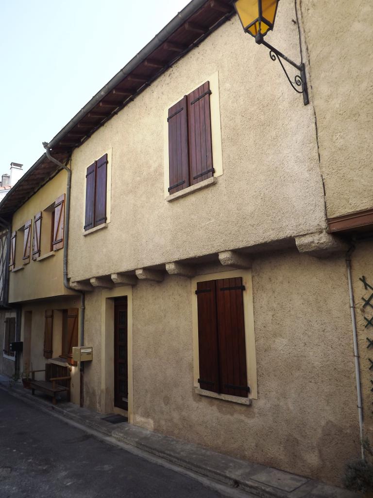 ensemble de maisons à pans de bois