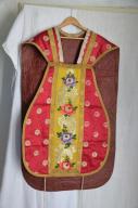 chasuble, voile de calice, étole de clerc, manipule, bourse de corporal : ornement rouge 3