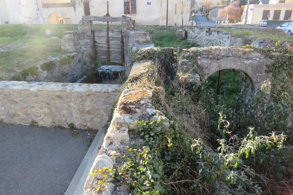 Moulin à farine et à huile Baugia, puis Vidal, puis Sage, puis Lasserre, dit "du Besal d'en Roy", aujourd'hui disparu