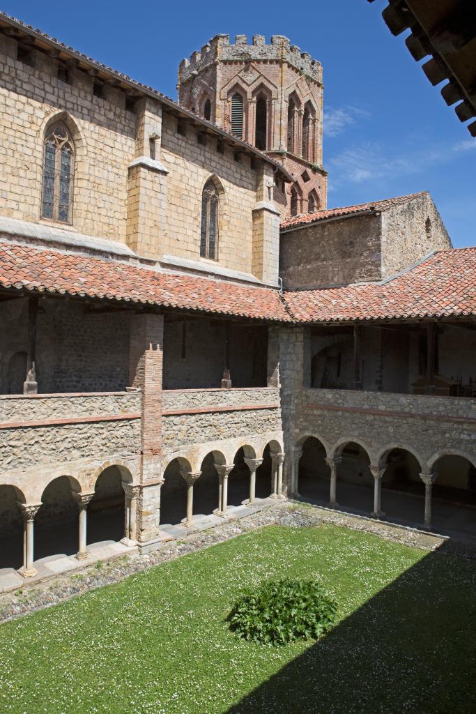 cloître de l'ancienne cathédrale de Saint-Lizier