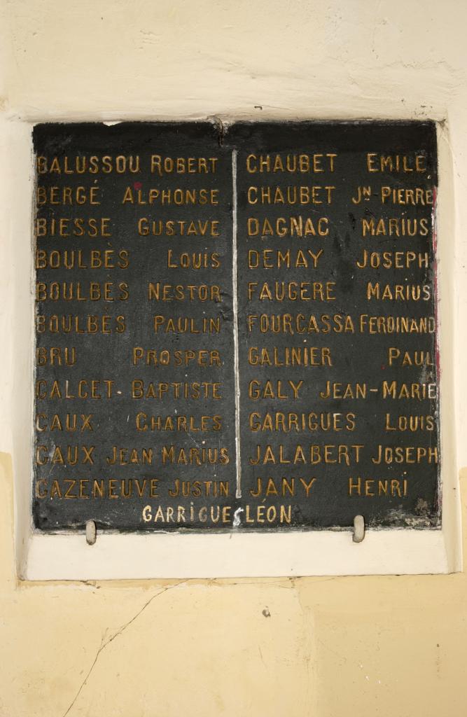 ensemble de trois plaques commémoratives de la guerre de 1914-1918 et de la guerre de 1939-1945