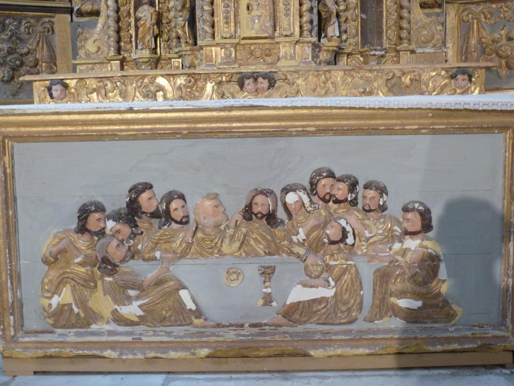 ensemble du maître-autel : autel, tabernacle à ailes et exposition, retable et tableau : Crucifixion