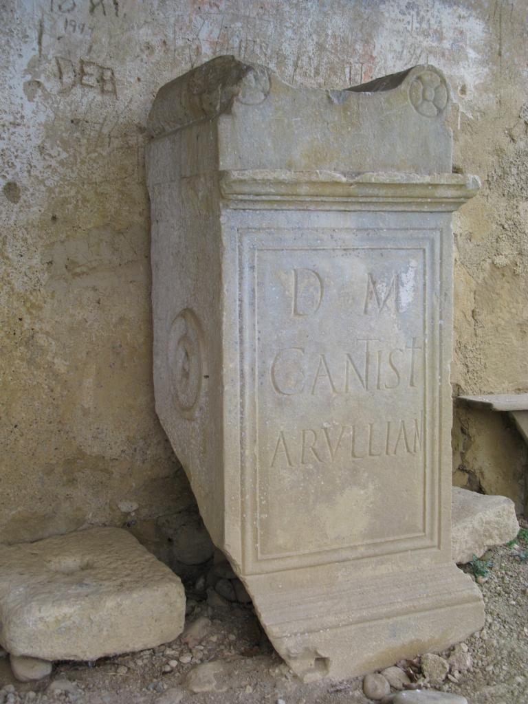 stèle (cippe)
