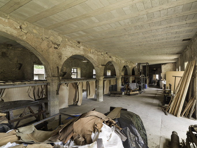usine textile (usine de drap) Sicard et Prades, puis Sicard et Théron, puis Bernat, actuellement tannerie Valeix