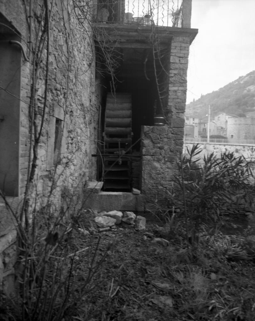 moulin à blé, usine de colles, filature et moulinerie de soie, puis tannerie Jean Soulier