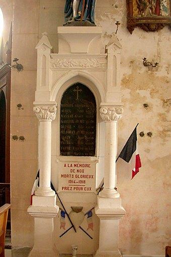 ensemble du monument aux morts de la guerre de 1914-1918 avec la plaque commémorative et la statue (grandeur nature) de Jeanne d'Arc