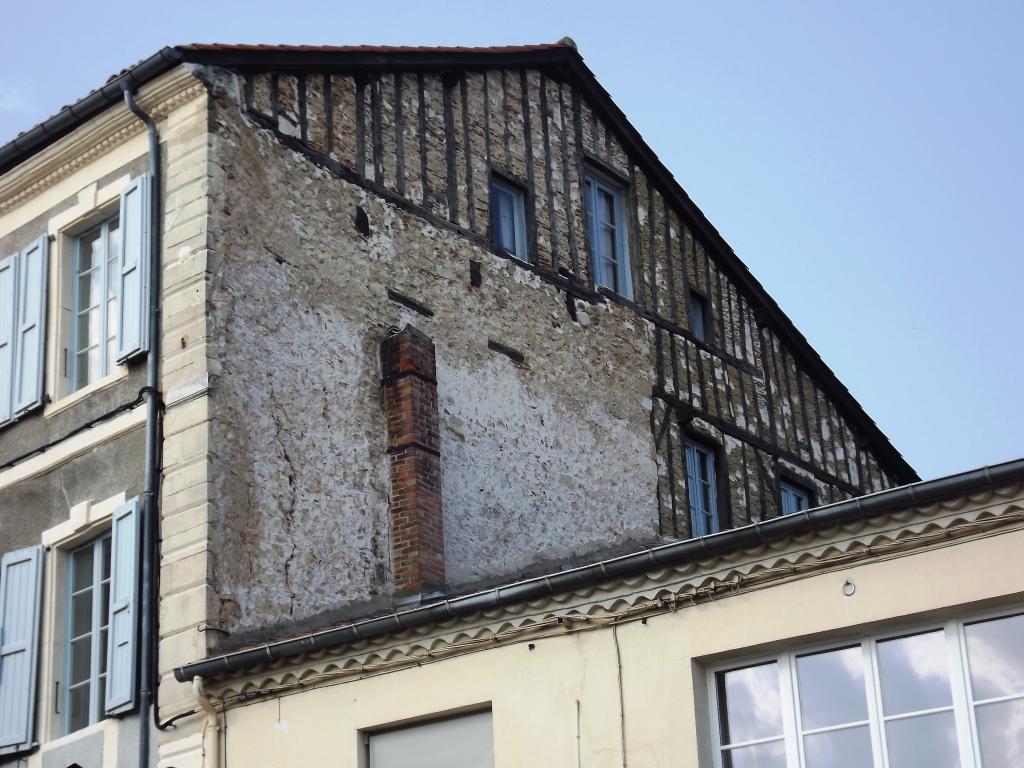 ensemble de maisons à pans de bois