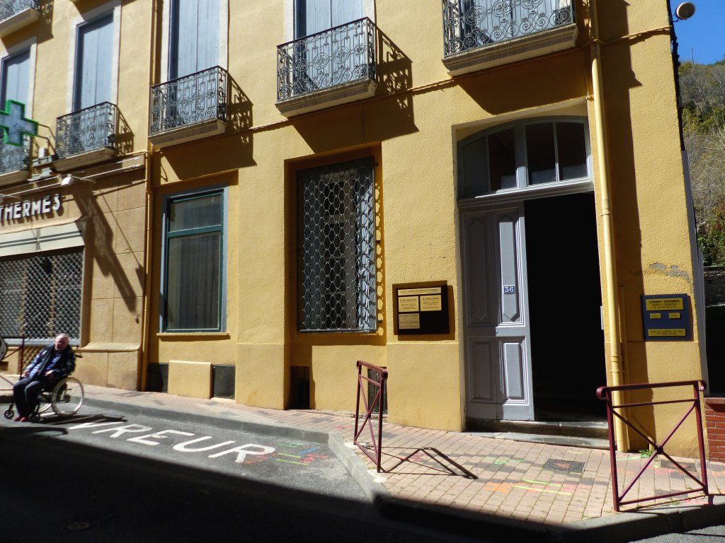 immeuble à logement et pharmacie