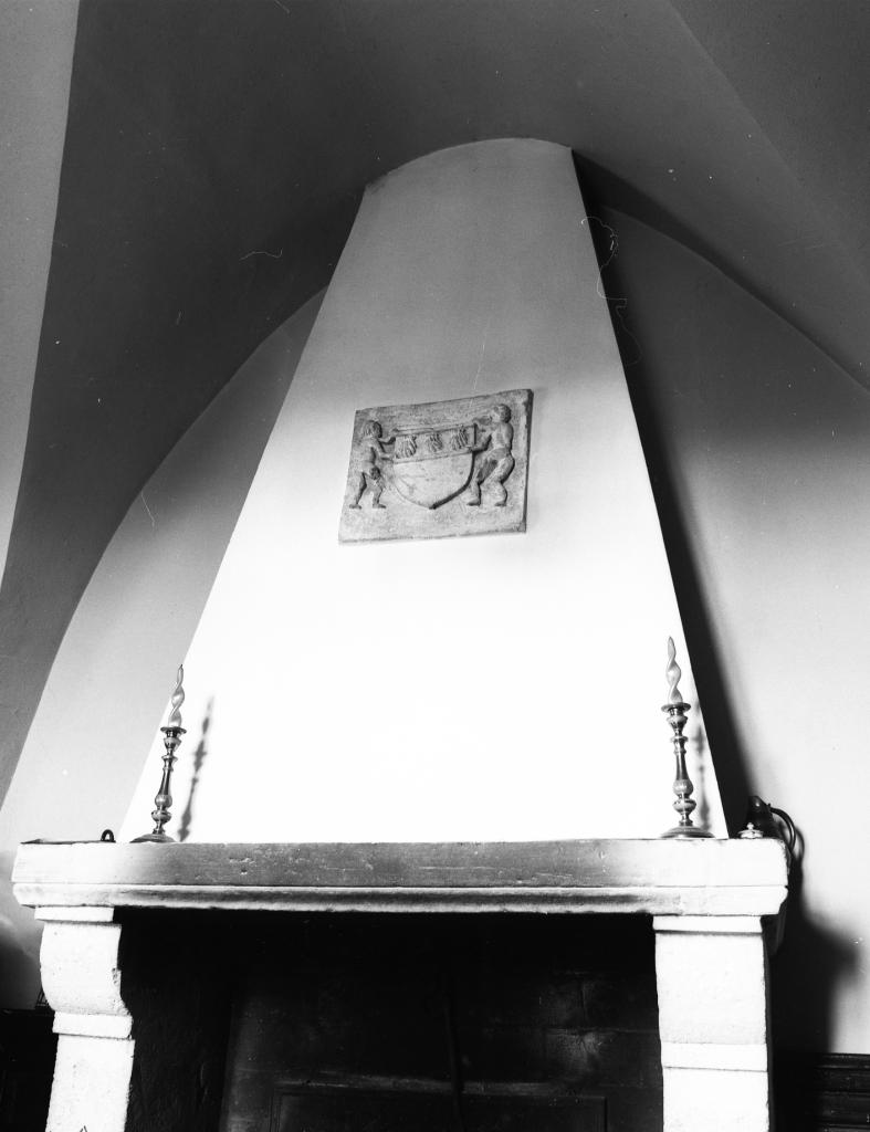 bas-relief armorié