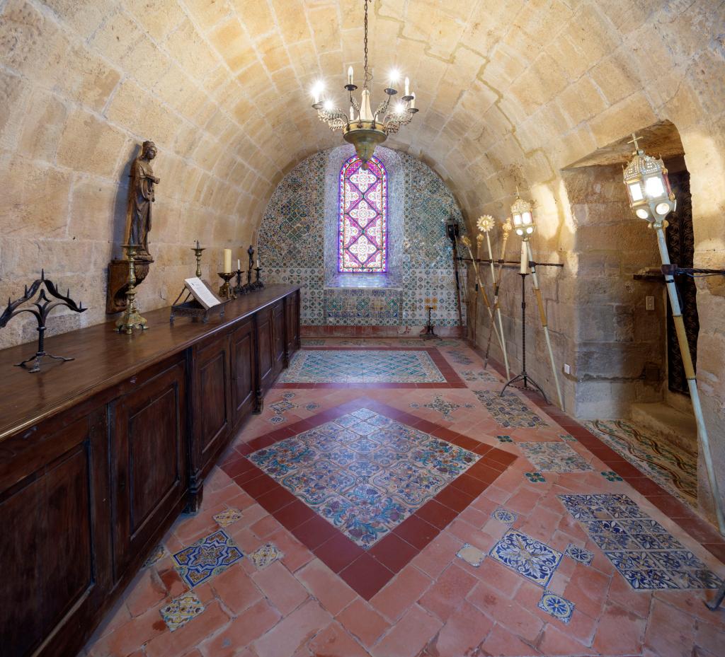 Le mobilier de la sacristie de l'abbaye de Fontfroide
